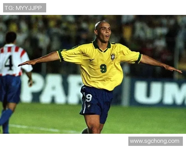 价值18亿足球明星背后的故事与成就揭示了体育界的财富与荣耀 价值18亿足球明星背后的故事与成就揭示了体育界的财富与荣耀